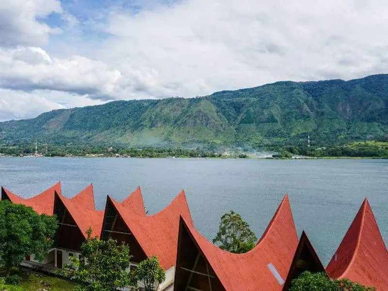 Sumatra Adası - Toba Gölü